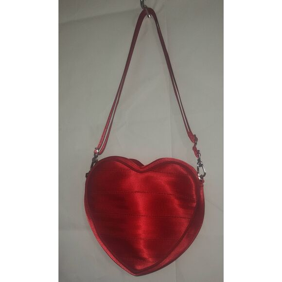 Harvey's Seatbelt Bag Handbags - Harvey's Red Heart Seatbelt Bag Crossbody 10" tall USA